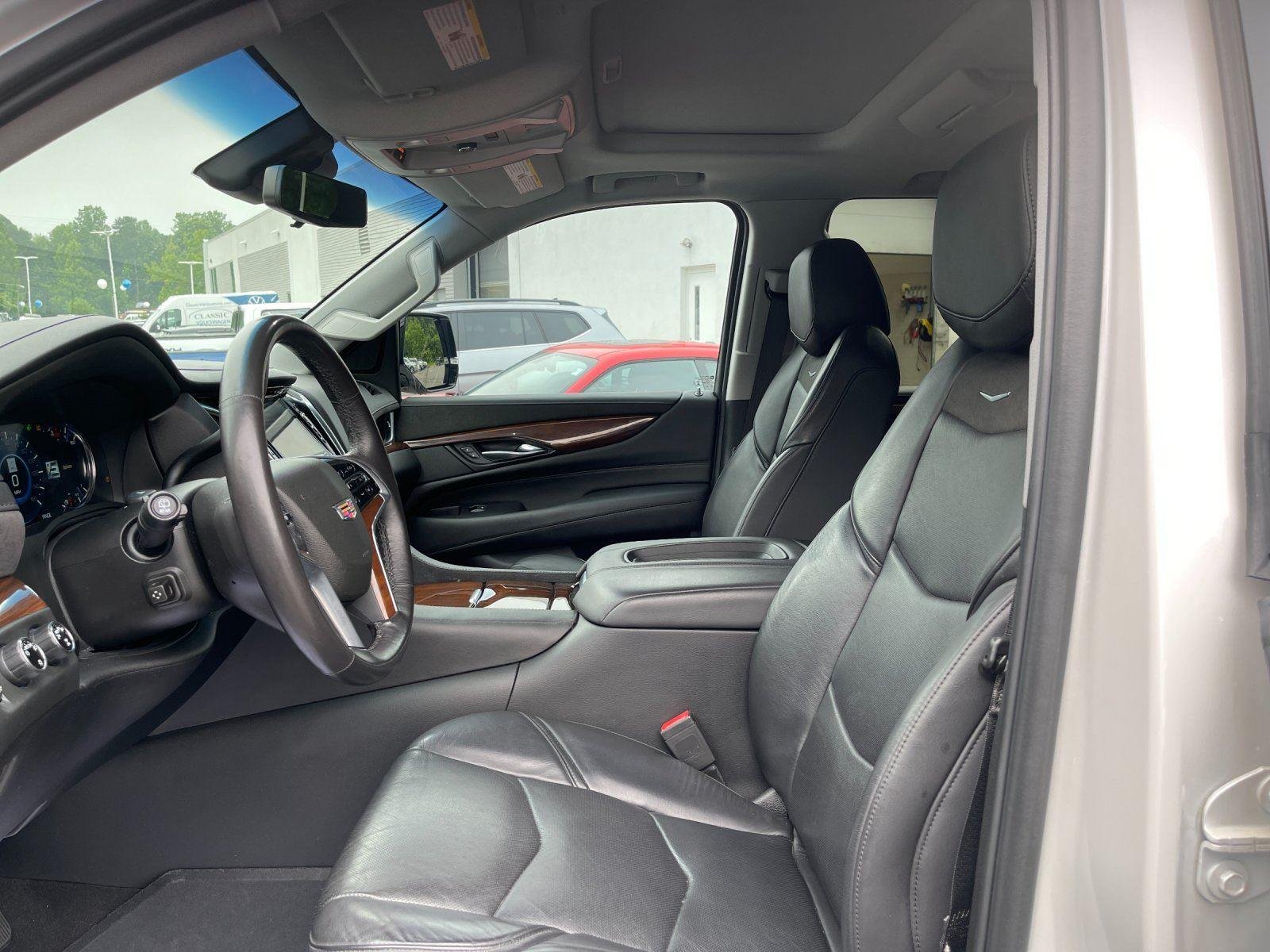 Used 2019 Crystal White Tricoat Cadillac Premium Luxury image 15