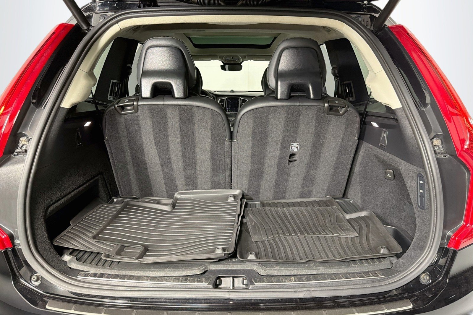 Used 2024 Onyx Black Metallic Volvo Ultimate Bright Theme image 24
