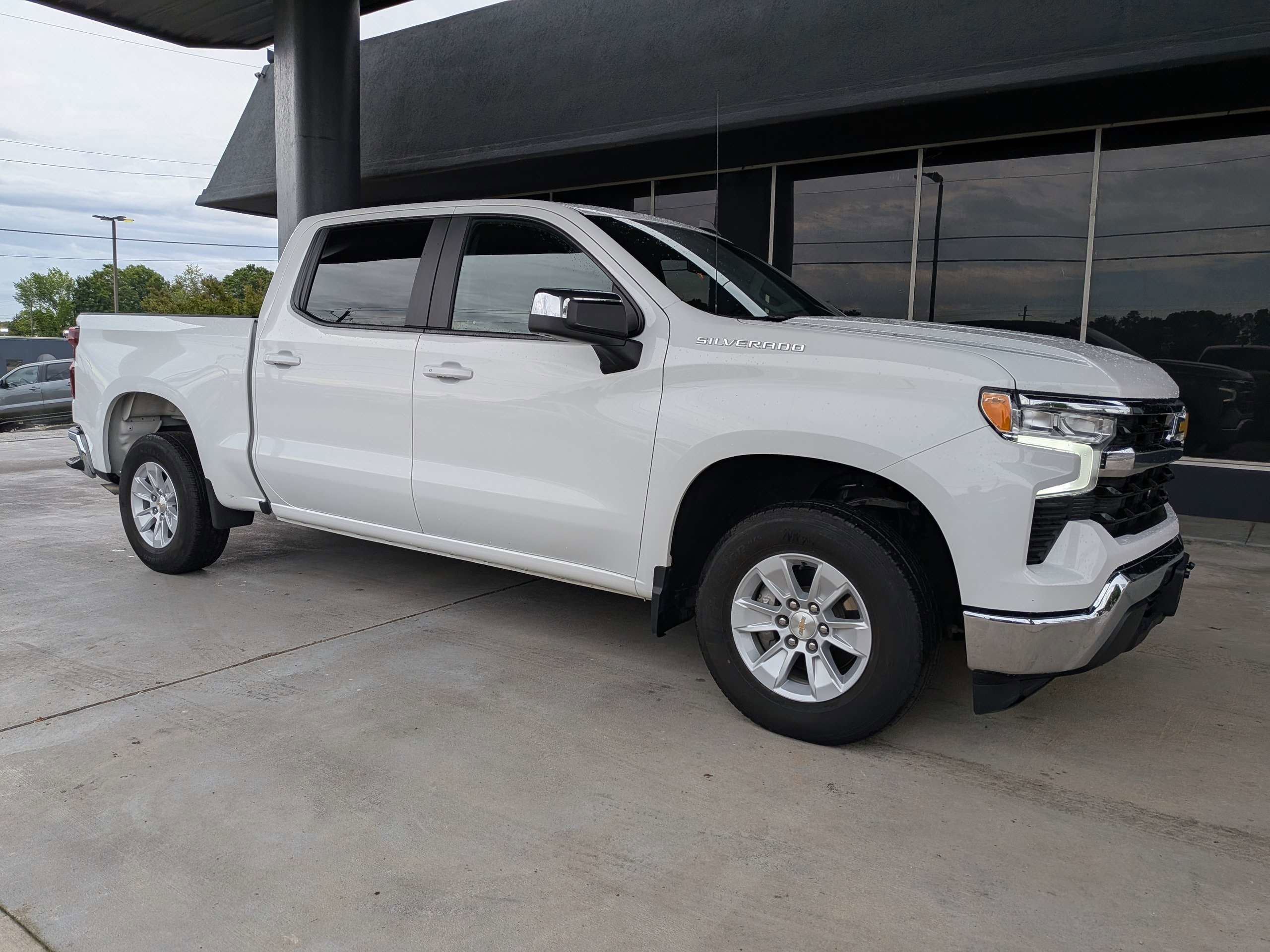 Used 2025 White Chevrolet LT image 1