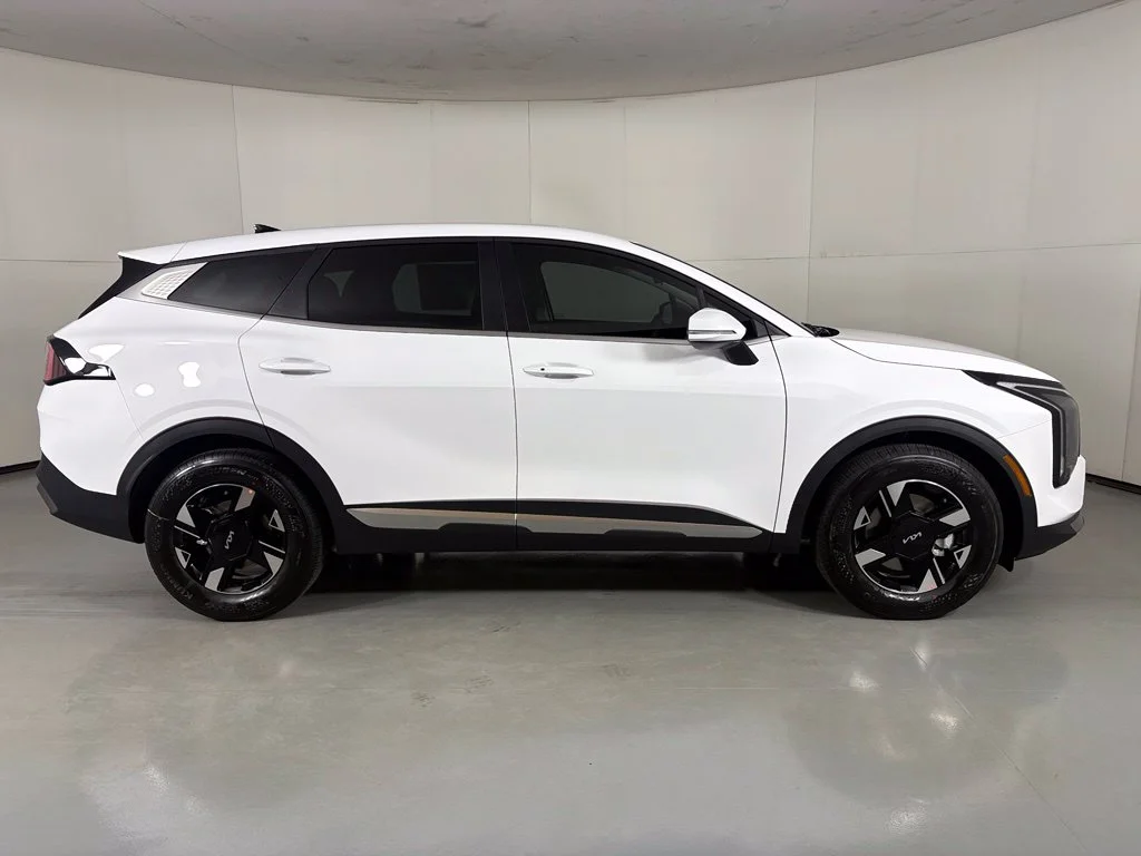 New 2027 Glacial White Pearl Kia LX image 9