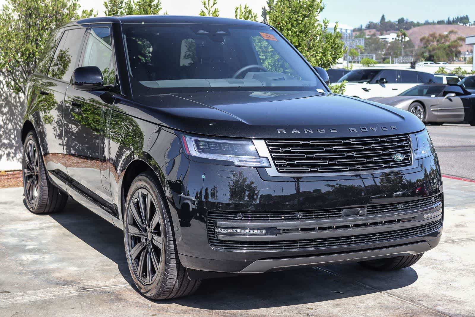 New 2026 Santorini Black Land Rover SE image 3
