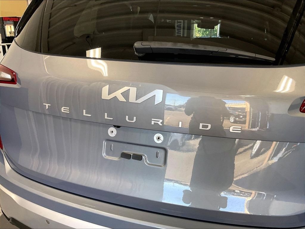 Used 2024 Everlasting Silver Kia S image 30