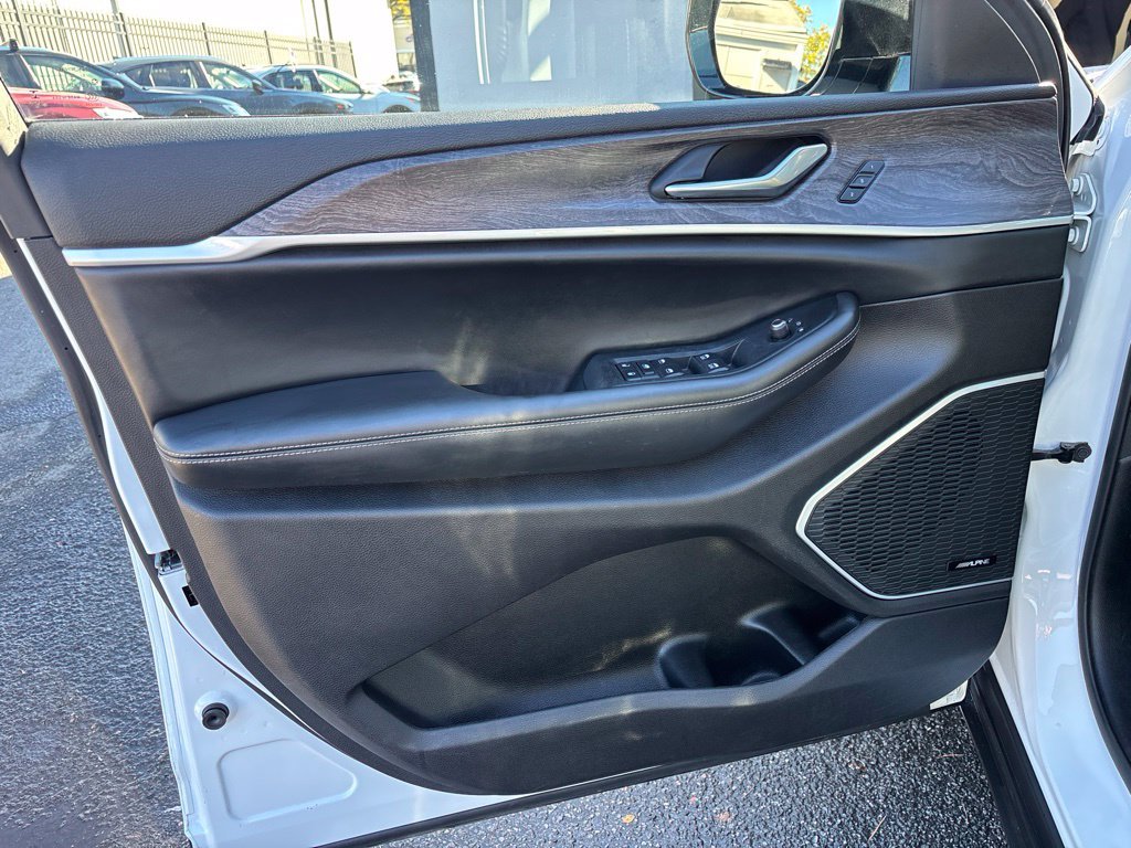 Used 2022 White Jeep Limited image 10