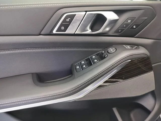 New 2026 Alpine White BMW xDrive40i image 7