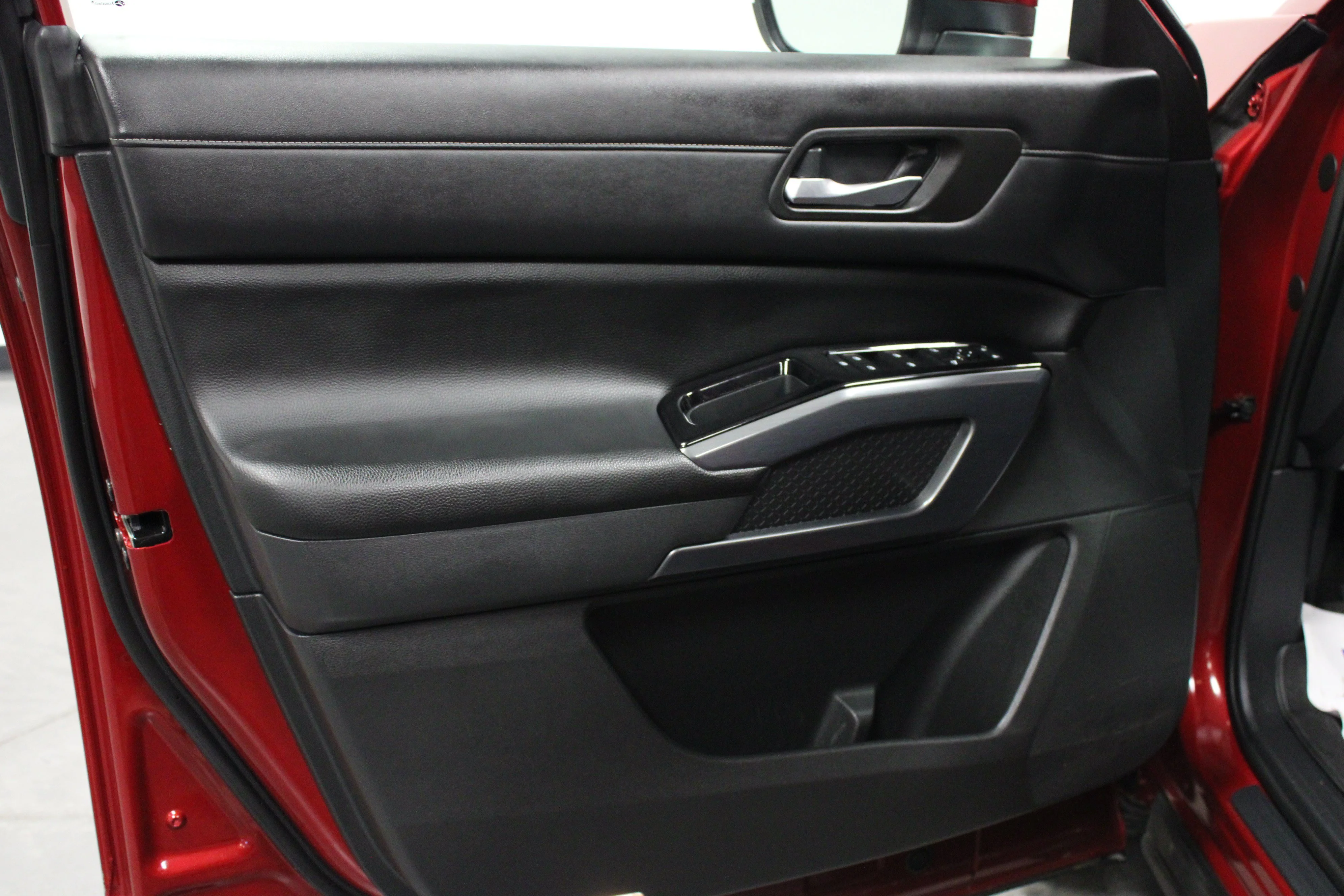 Used 2022 Scarlet Ember Tintcoat Nissan SL image 11