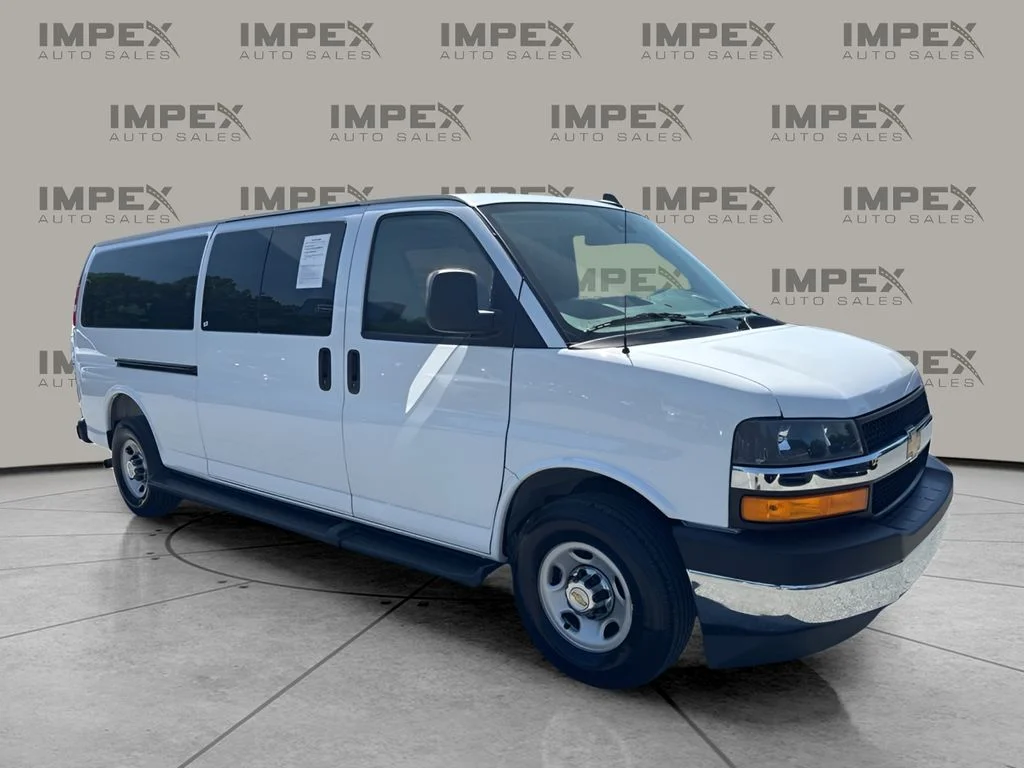 Used 2025 White Chevrolet LT image 7