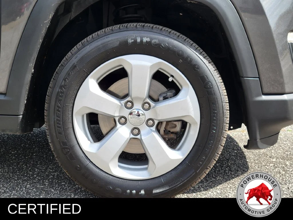Used 2019 Gray Jeep Latitude image 11