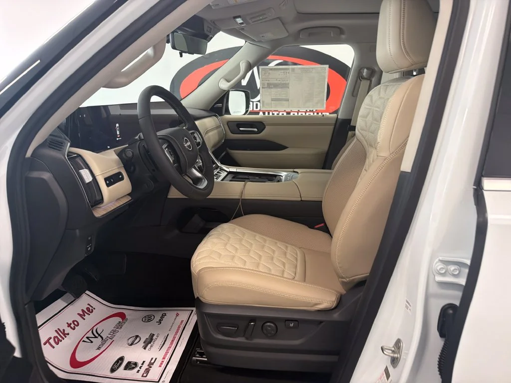 New 2026 Everest White TriCoat / Super Black Two-tone Nissan Platinum Reserve image 11