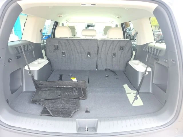 Certified Used 2025 Silver Hyundai SE image 32