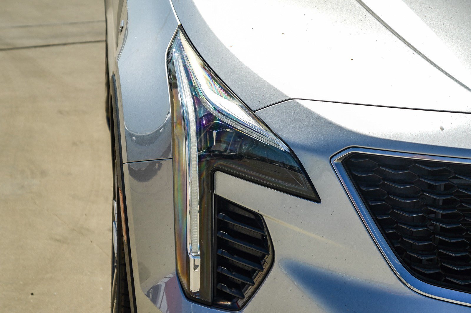 Used 2019 Radiant Silver Metallic Cadillac FWD Sport image 8