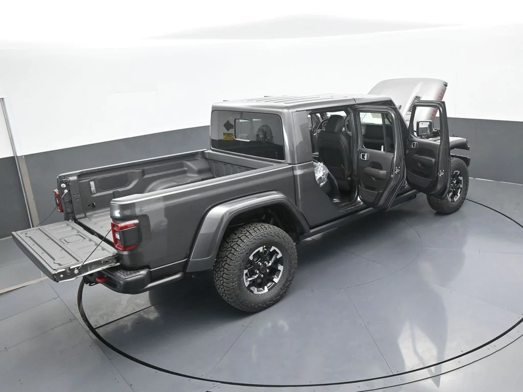 New 2026 Granite Crystal Metallic Clear-Coat Exterior Paint Jeep Rubicon X image 57