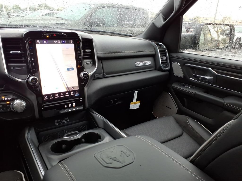 New 2027 Diamond Black Crystal Pearl-Coat Exterior Paint RAM Laramie image 14
