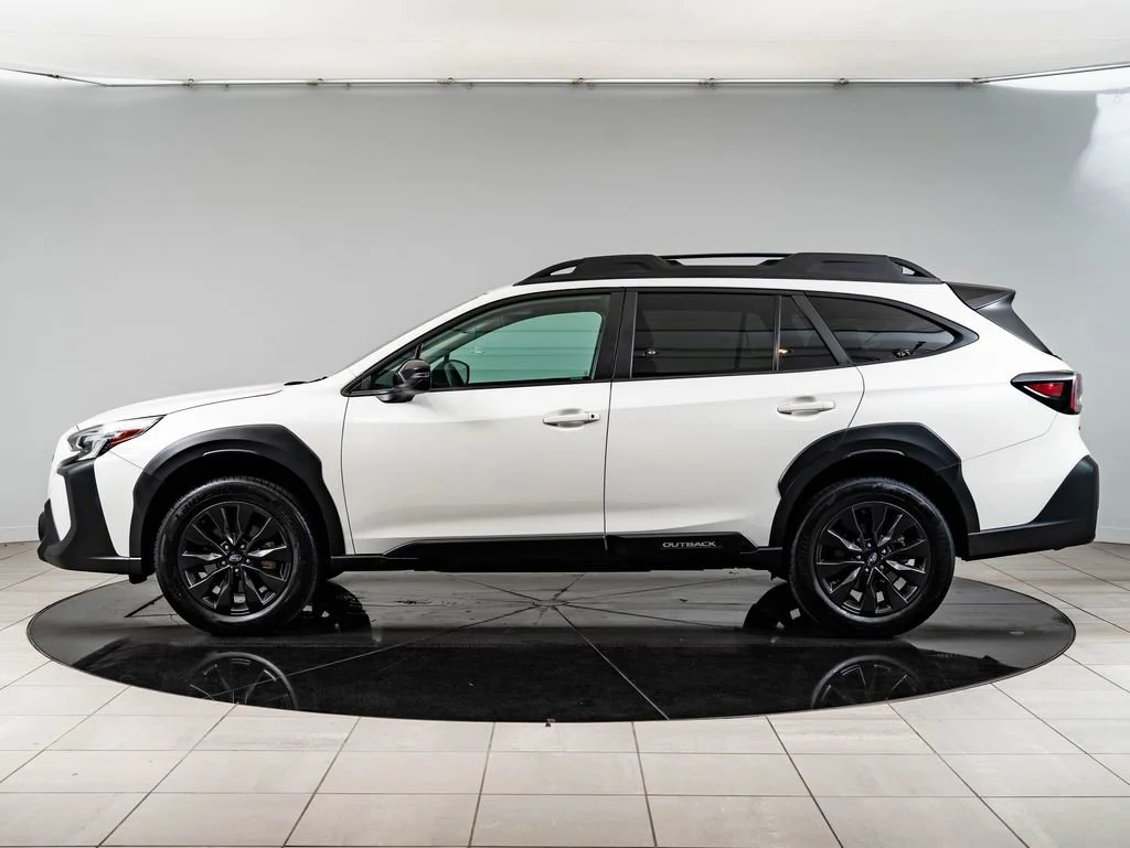 Used 2025 Crystal White Pearl Subaru Onyx Edition XT image 5