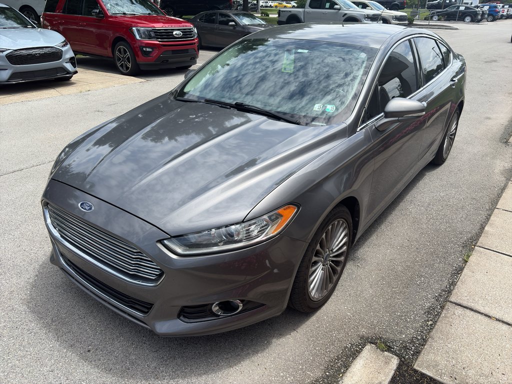 Used 2014  Ford Titanium image 2
