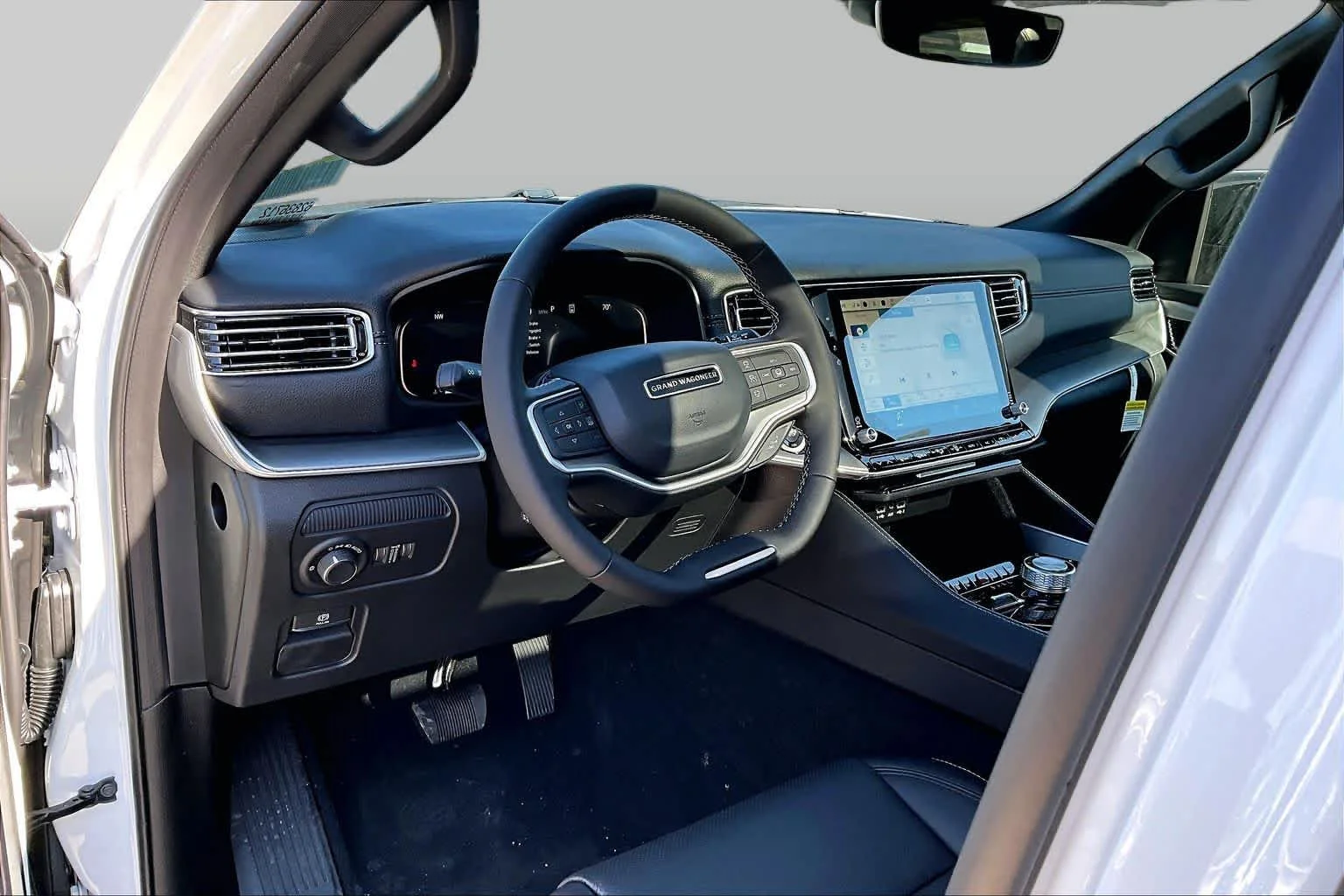 New 2026 Bright White Clear-Coat Exterior Paint Jeep Limited Altitude image 9