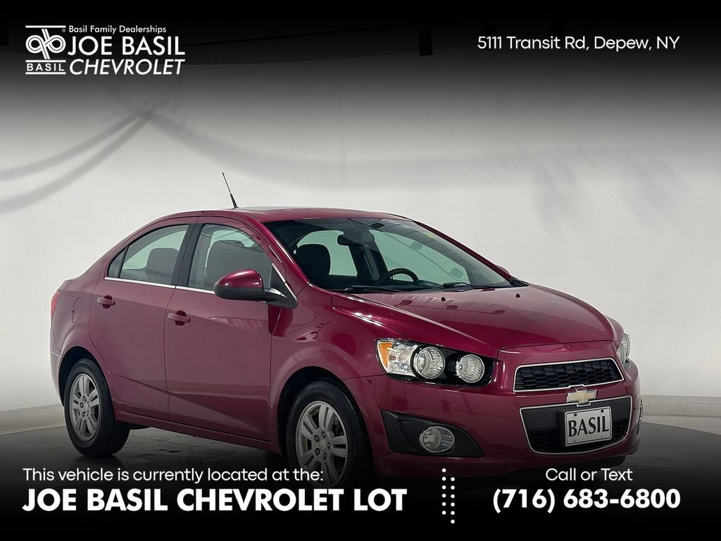 Used 2014 DEEP MAGENTA METALLIC Chevrolet LT image 1