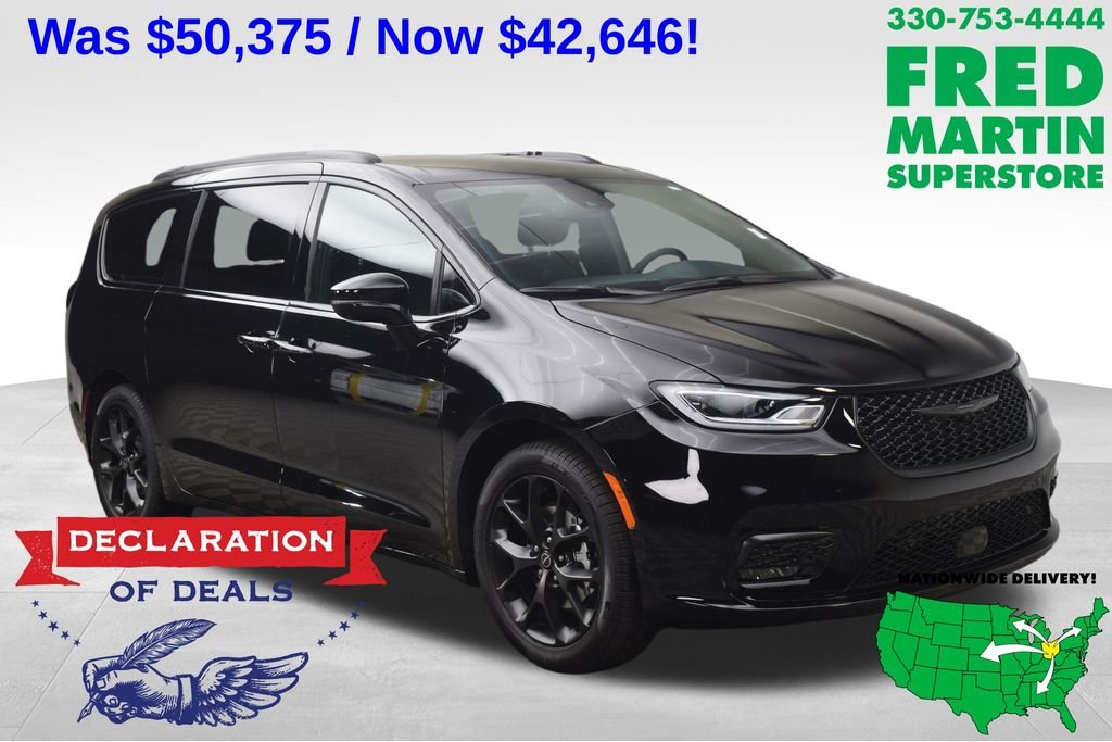 2026 Chrysler Pacifica Select's photo