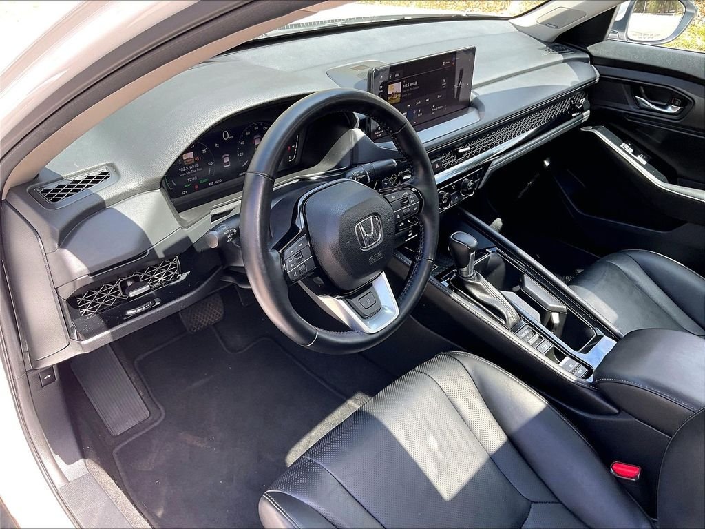 Used 2025 White Honda Touring image 8