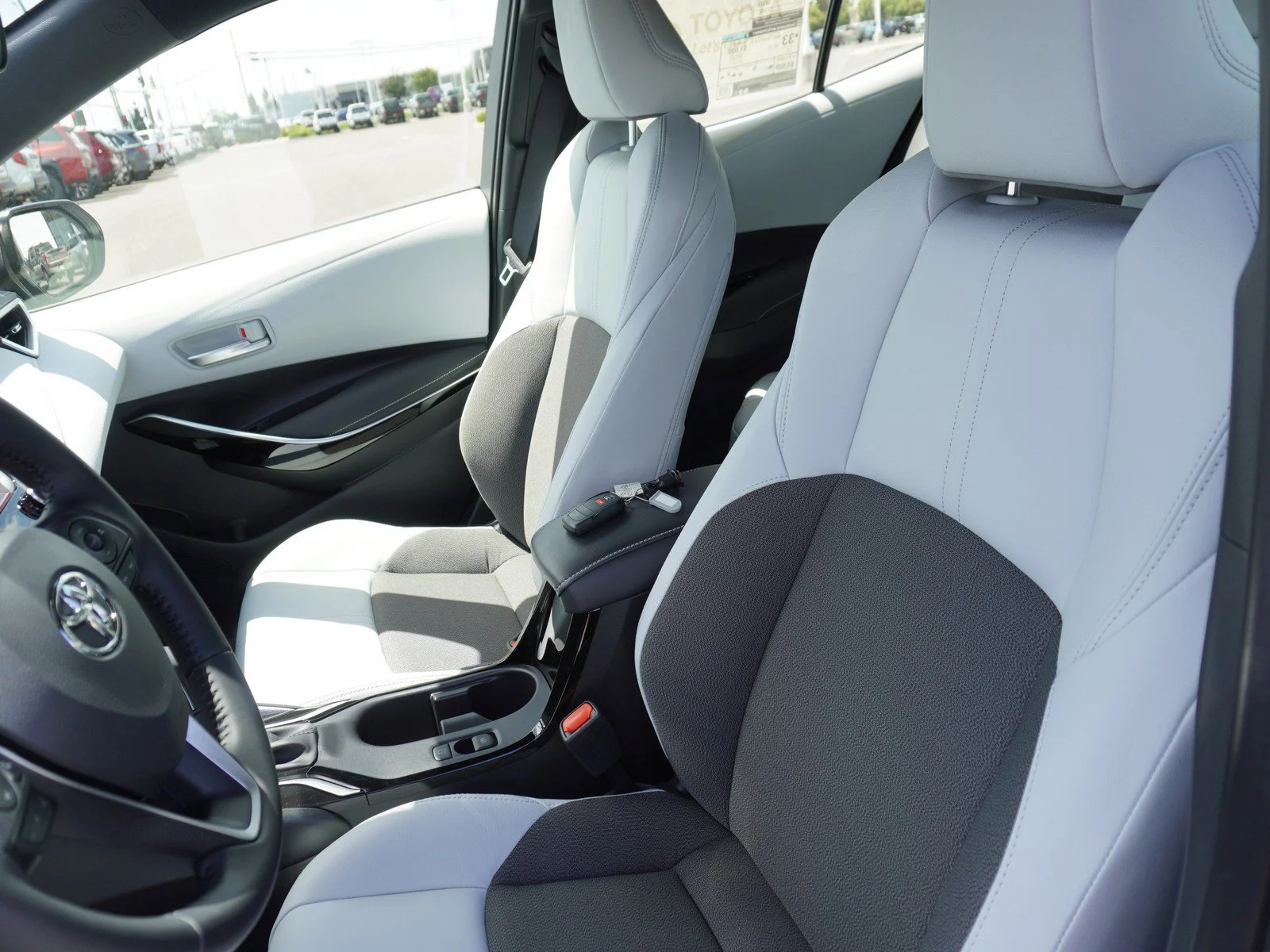 New 2026 Wind Chill Pearl/Midnight Black Metallic Toyota XSE image 21