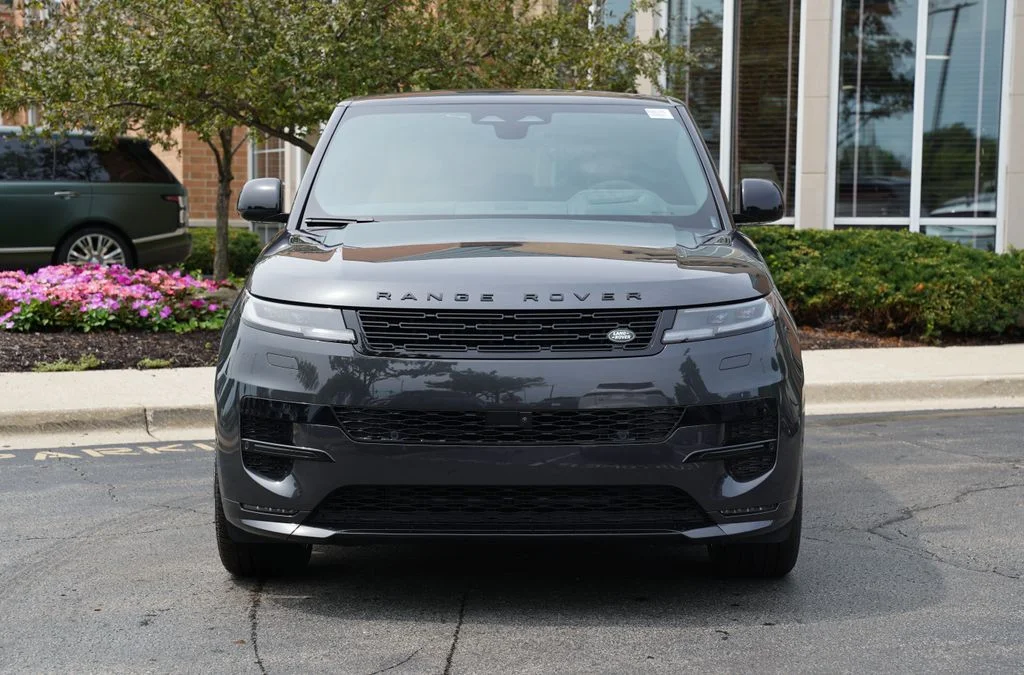 New 2026 Carpathian Grey Land Rover Dynamic SE image 4