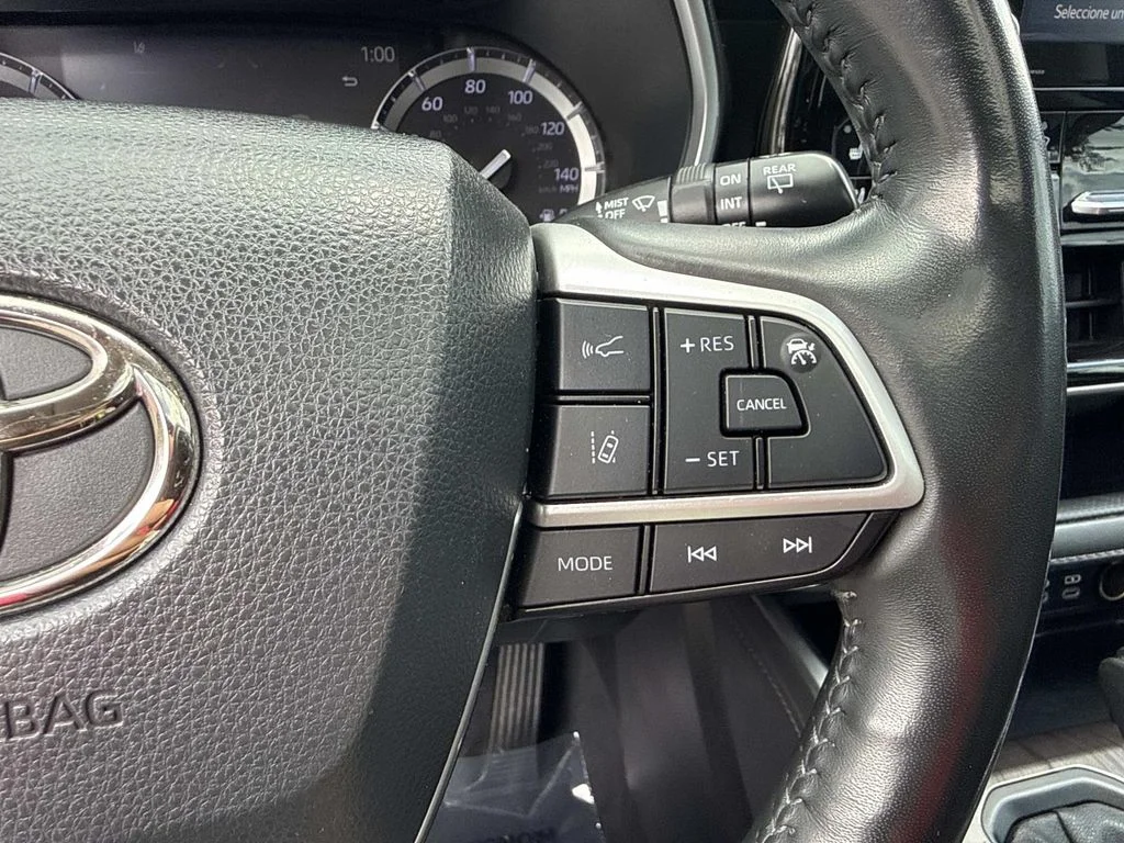 Used 2022  Toyota Limited image 38