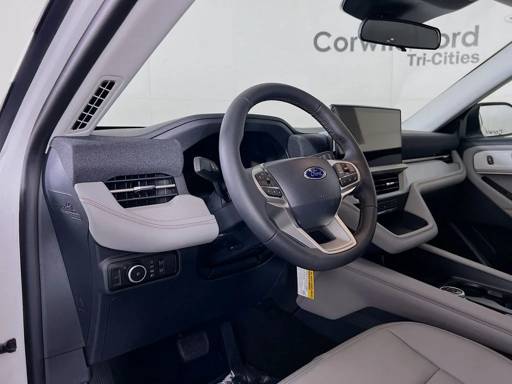 New 2026 Star White Metallic Tri-Coat Ford Active image 3