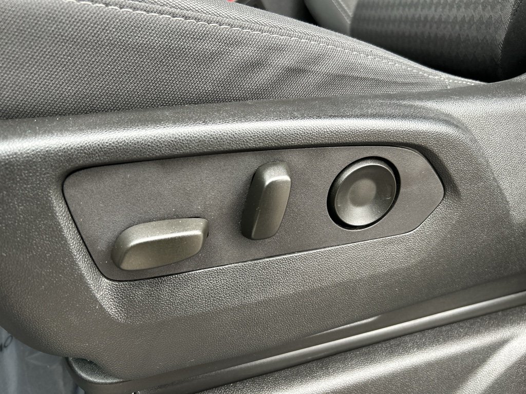 2024 GMC Yukon SLE - Photo 21