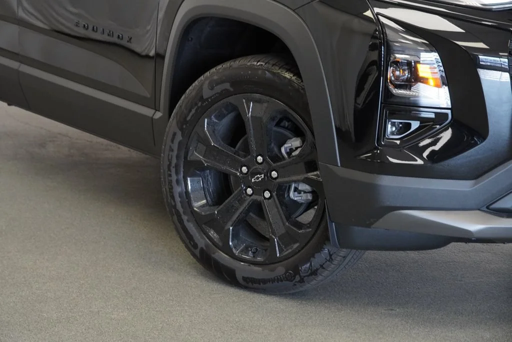 New 2027 Mosaic Black Metallic Chevrolet LT image 9