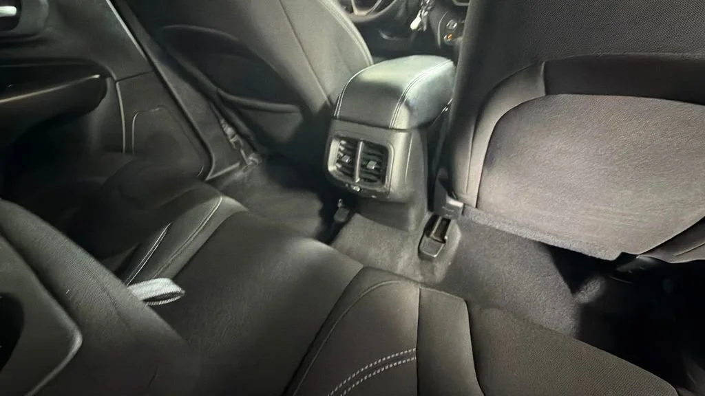 Used 2021 Orange Jeep Latitude FWD image 29