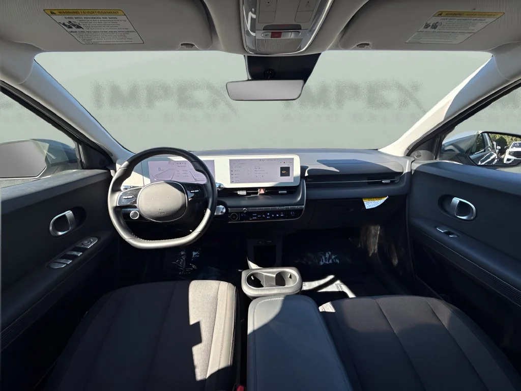 Used 2024 Green Hyundai SE image 11