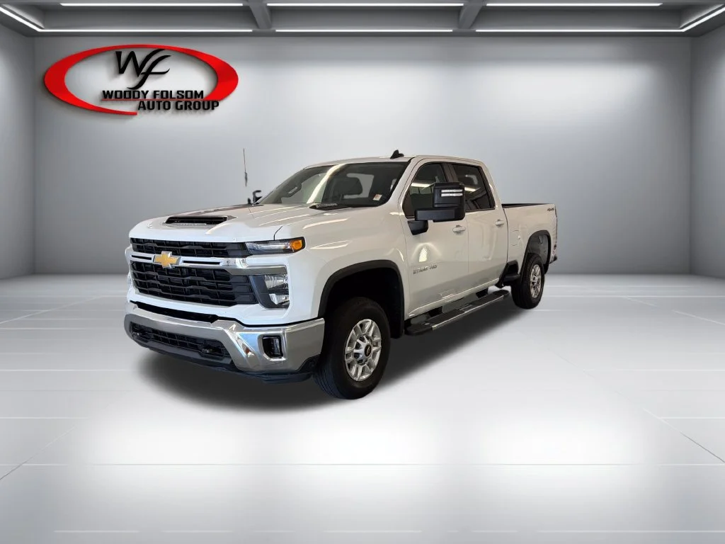 Used 2025 White Chevrolet LT image 2