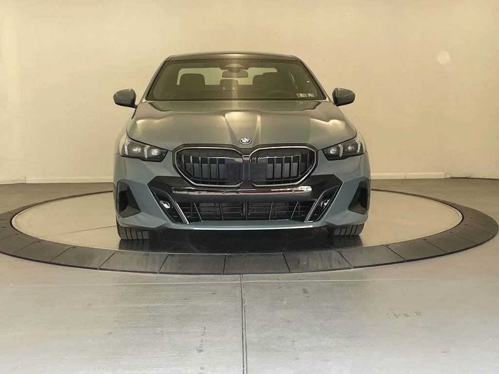 2026 BMW 5 Series 550e - Photo 8