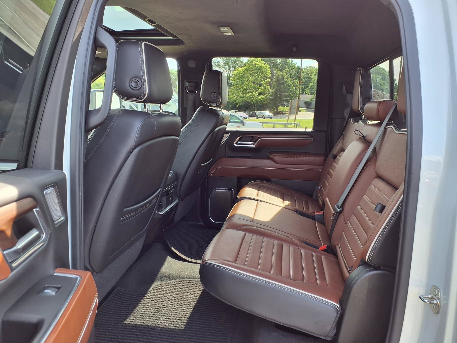 Used 2024 White Frost Tricoat GMC Denali Ultimate image 32