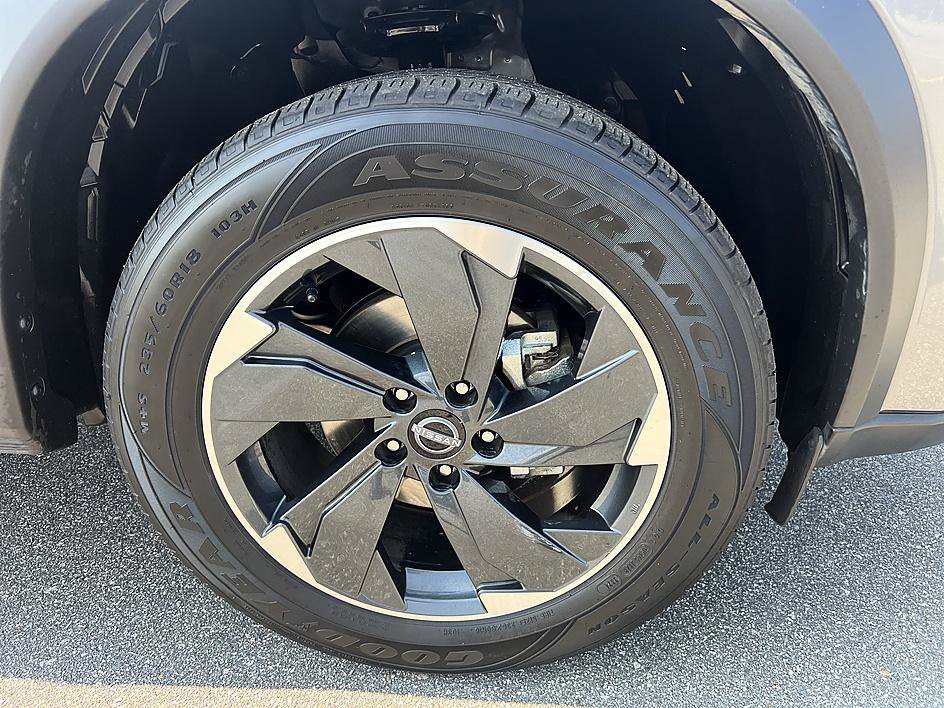 Used 2025 Gun Metallic Nissan SV image 12
