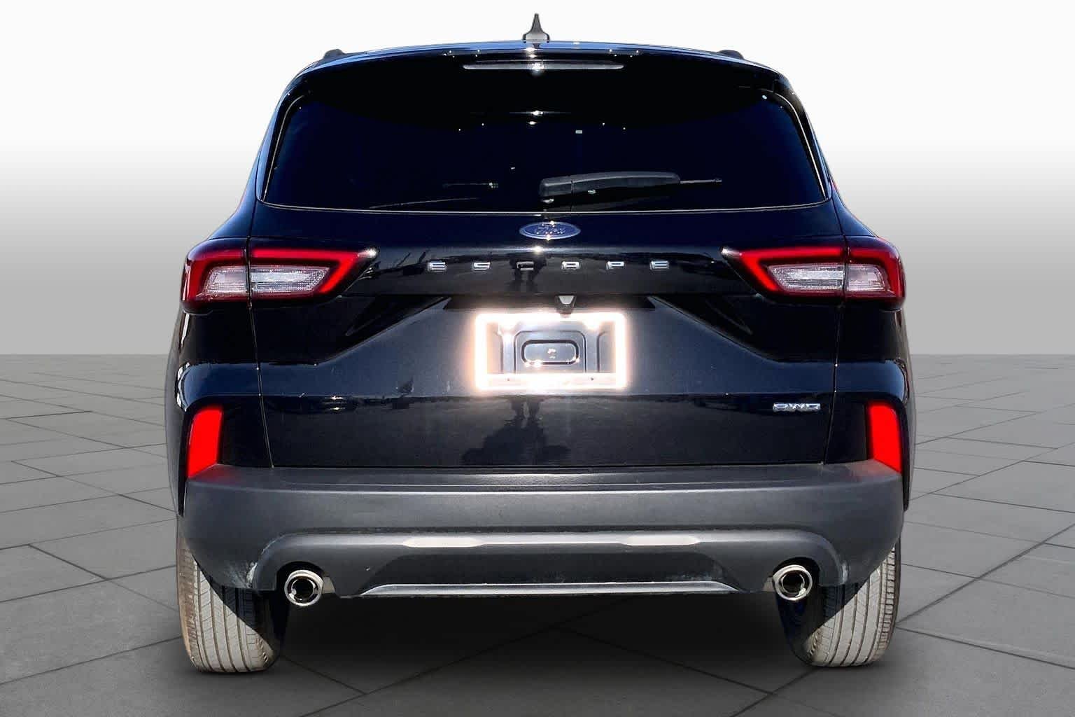 Used 2025 Agate Black Metallic Ford ST-Line image 5