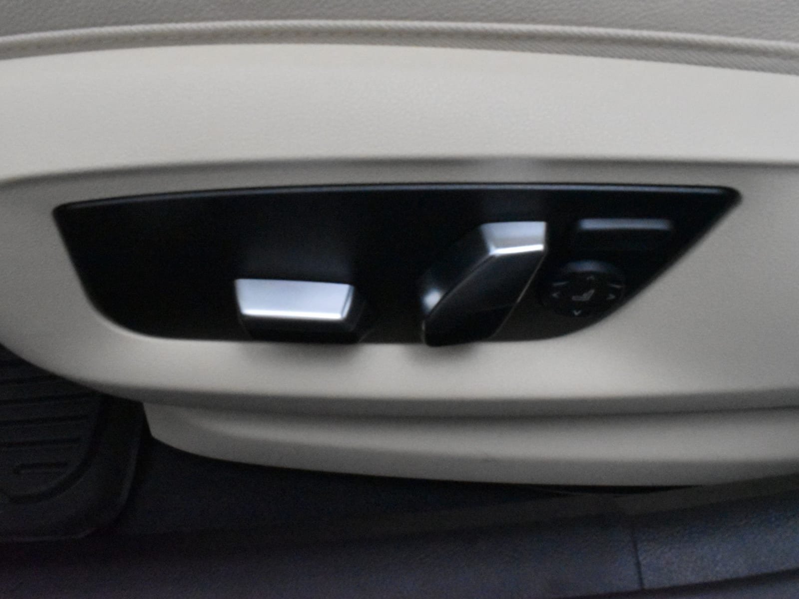 Used 2023 Phytonic Blue Metallic BMW 530i image 28