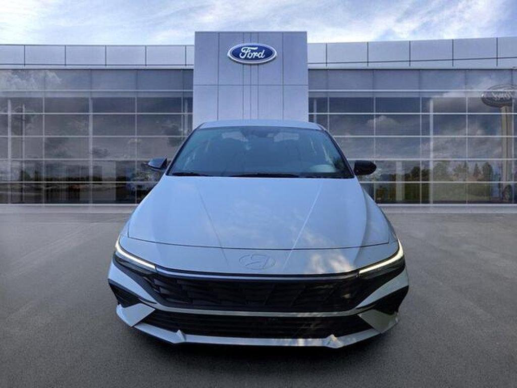 Used 2026 White Hyundai SEL Sport image 3