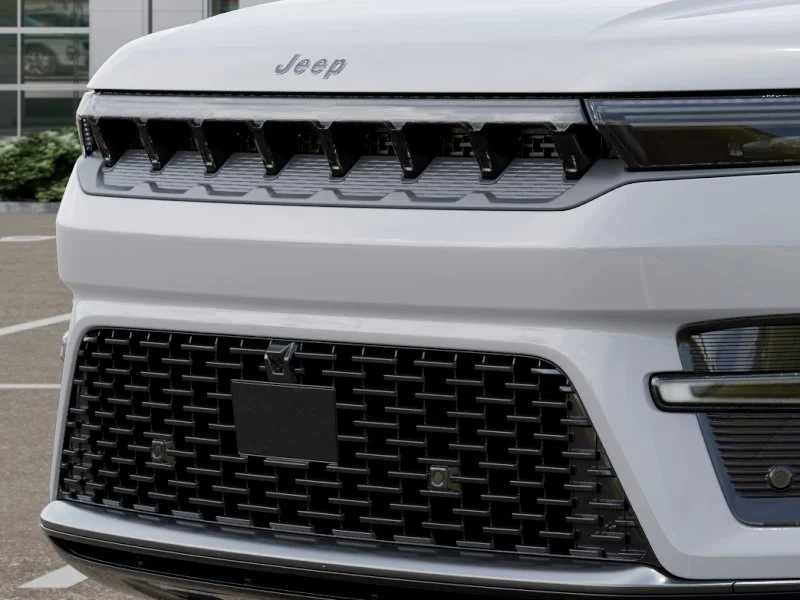 New 2026 Bright White Clear-Coat Exterior Paint Jeep Limited Altitude image 43