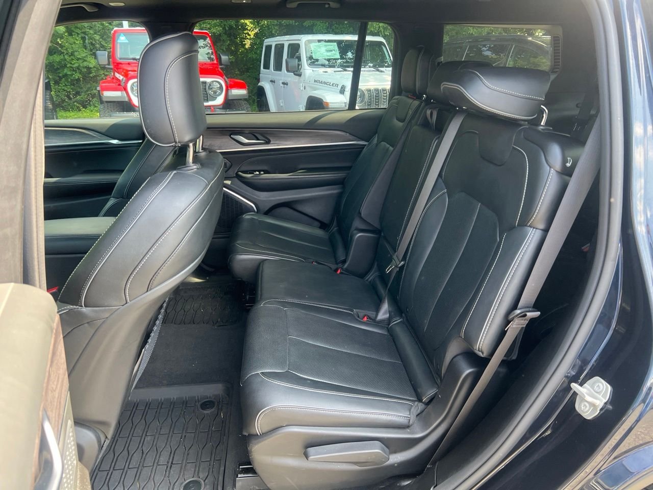Used 2023 Black Jeep Overland image 24
