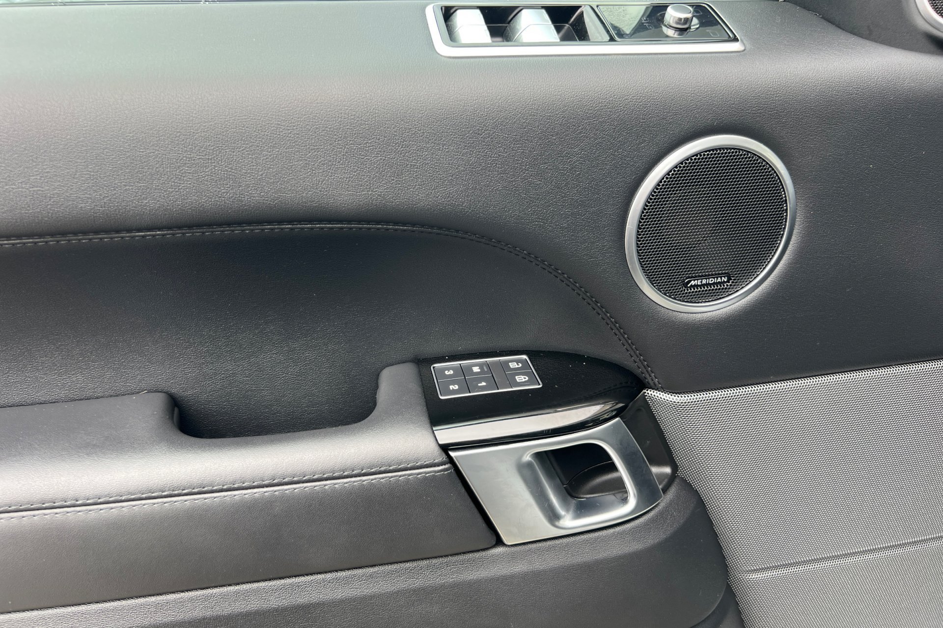 Used 2022 Fuji White Land Rover HSE Silver Edition image 14