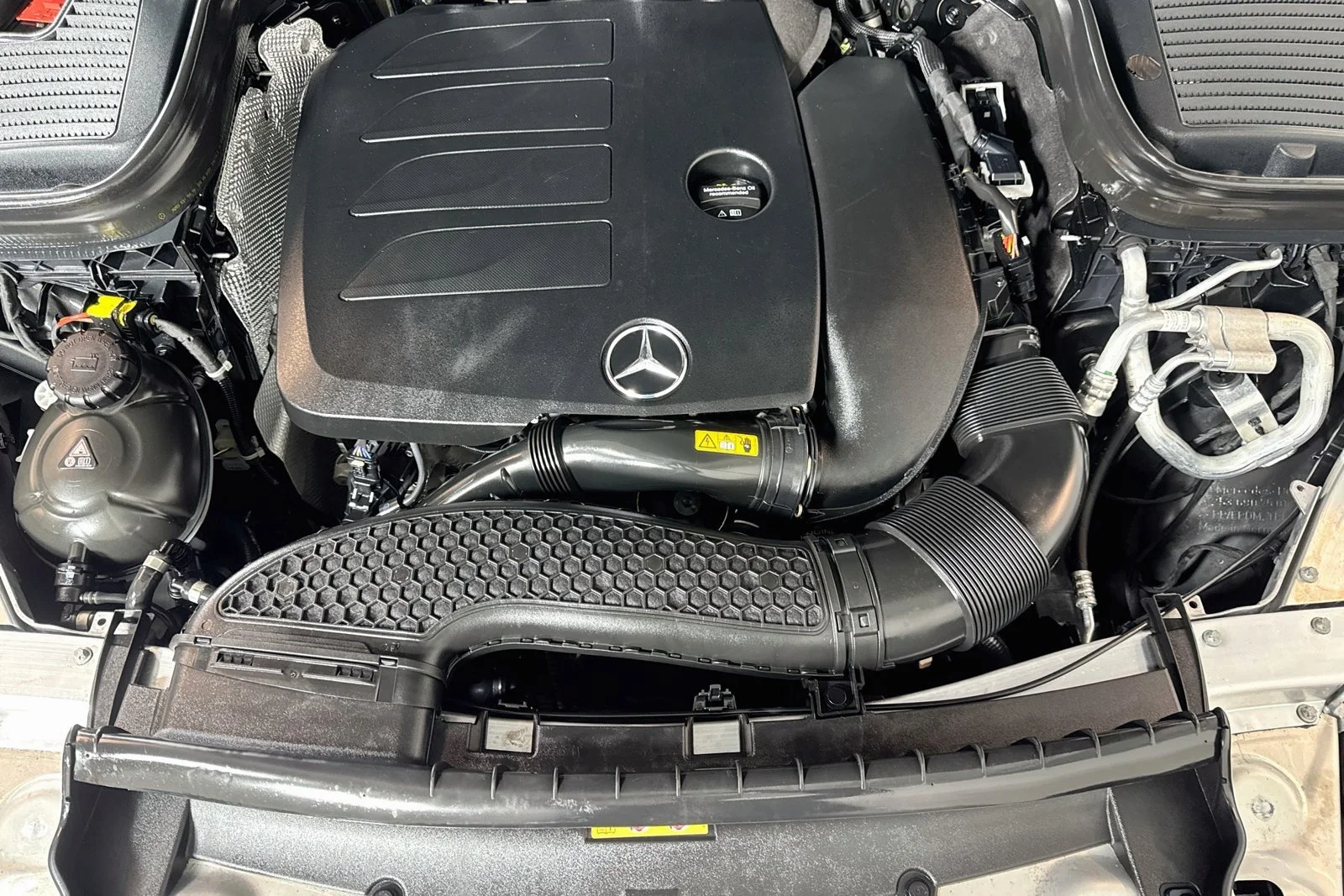 Used 2022 Graphite Grey Metallic Mercedes-Benz GLC 300 image 28