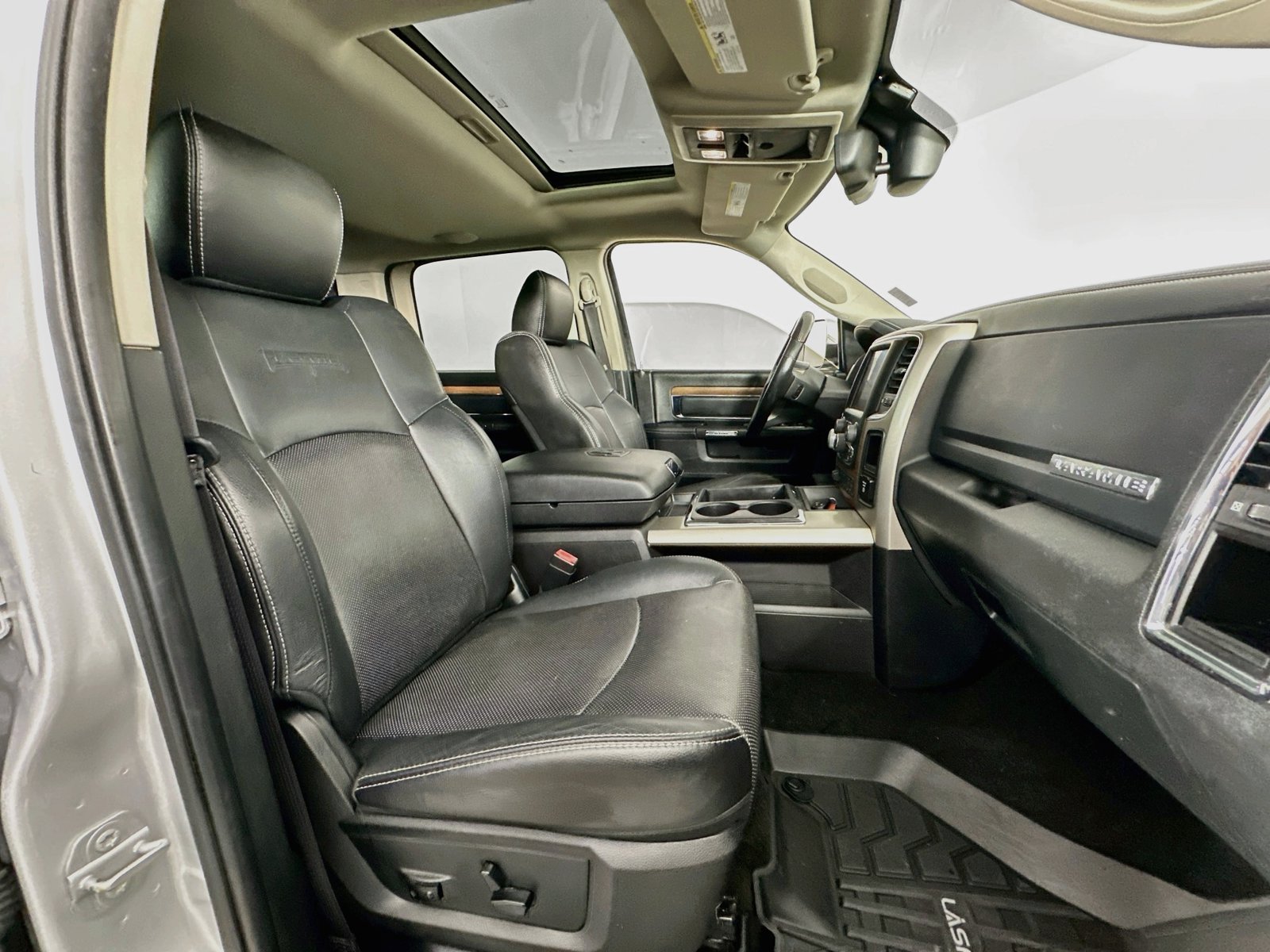 Used 2015 Bright Silver Clearcoat Metallic Ram Laramie image 31