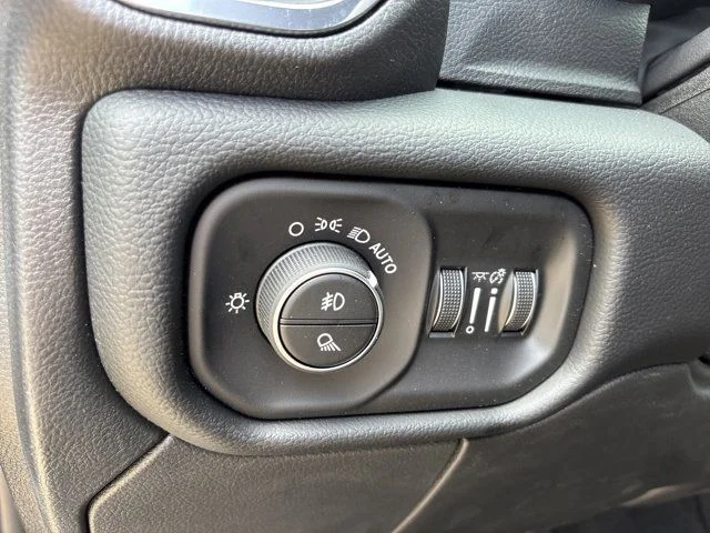 New 2026 Ceramic Gray Clear-Coat Exterior Paint RAM Laramie image 27