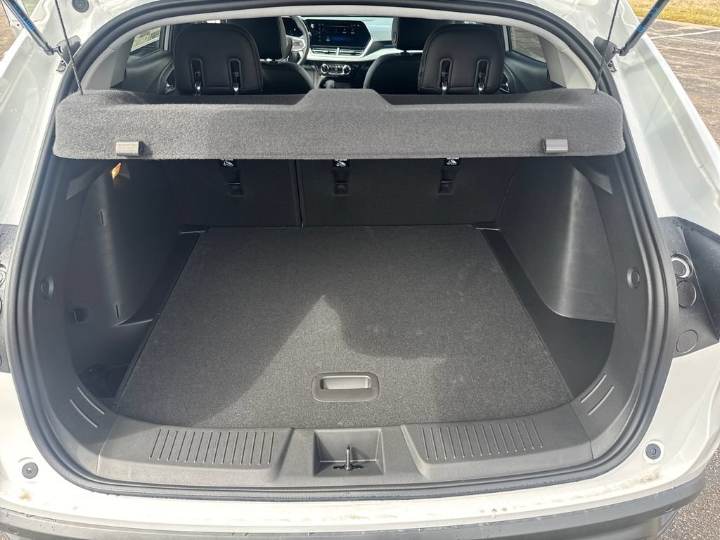New 2026 Summit White Chevrolet LT image 21