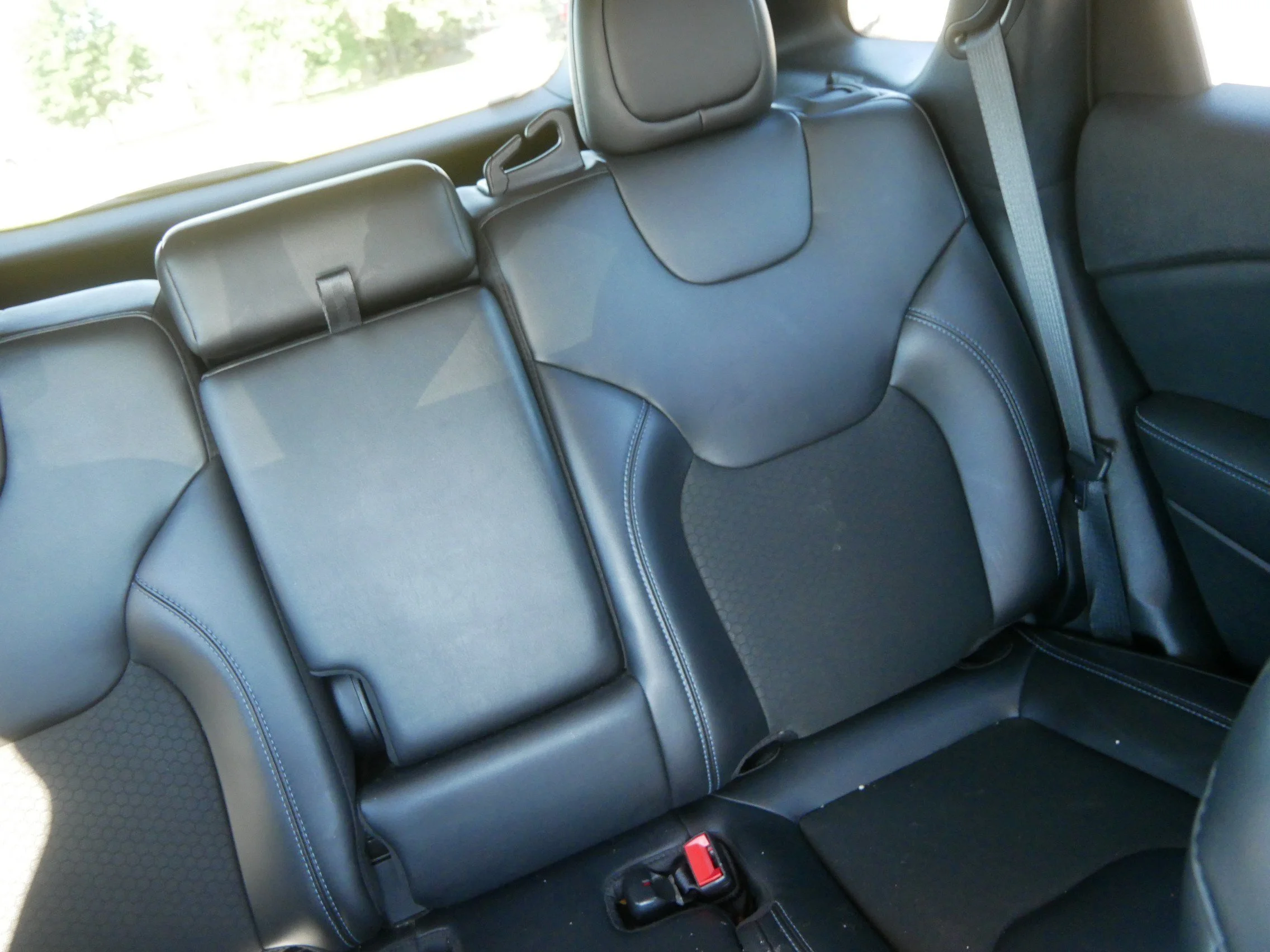Used 2020 Velvet Red Pearlcoat Jeep Latitude Plus image 14