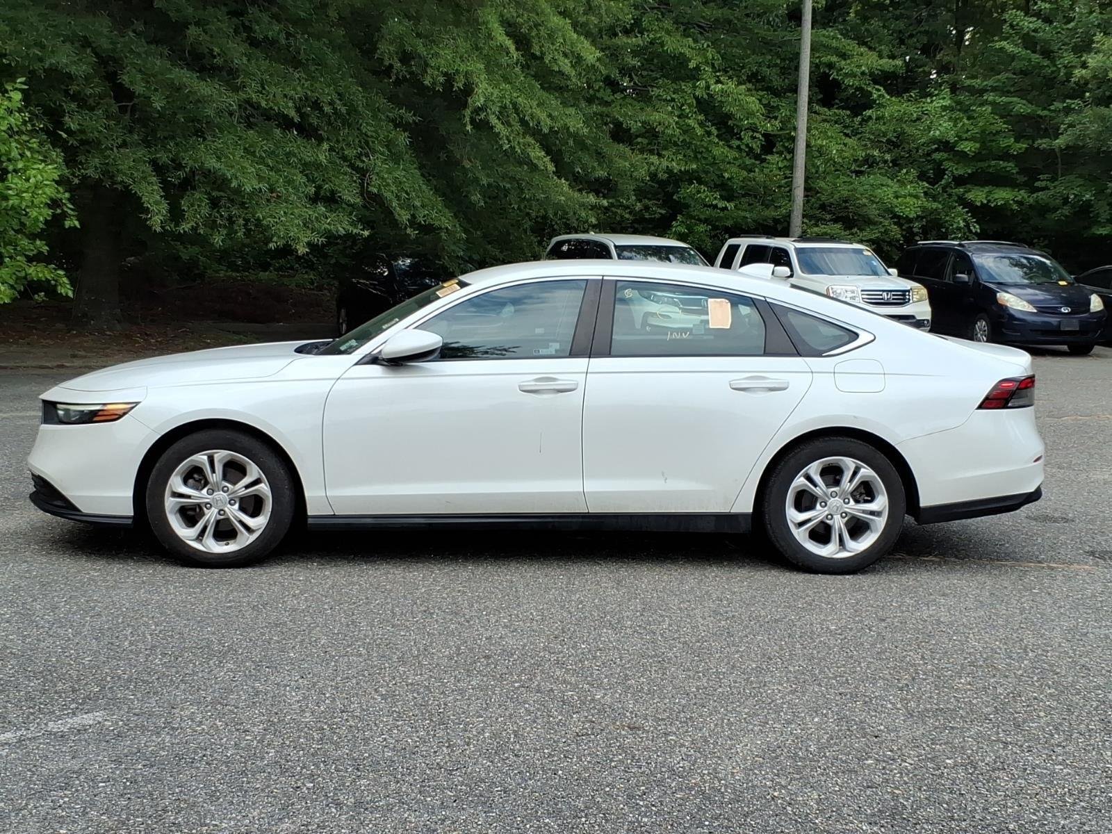 Used 2023 Platinum White Pearl Honda LX image 3