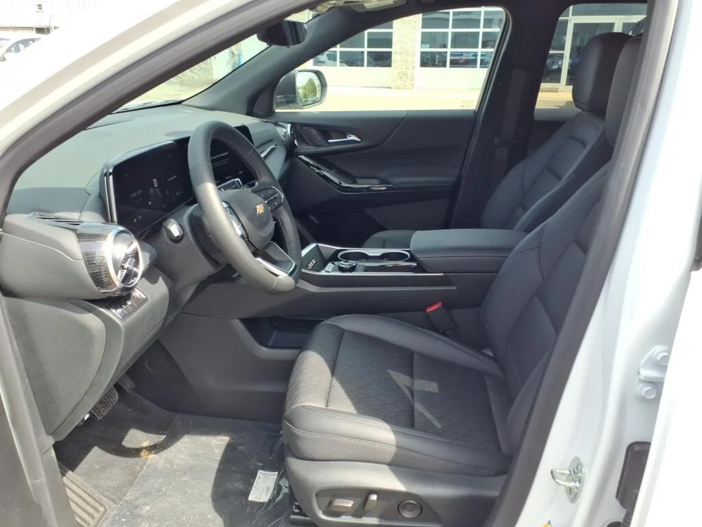 New 2026 Summit White Chevrolet FWD LT image 7