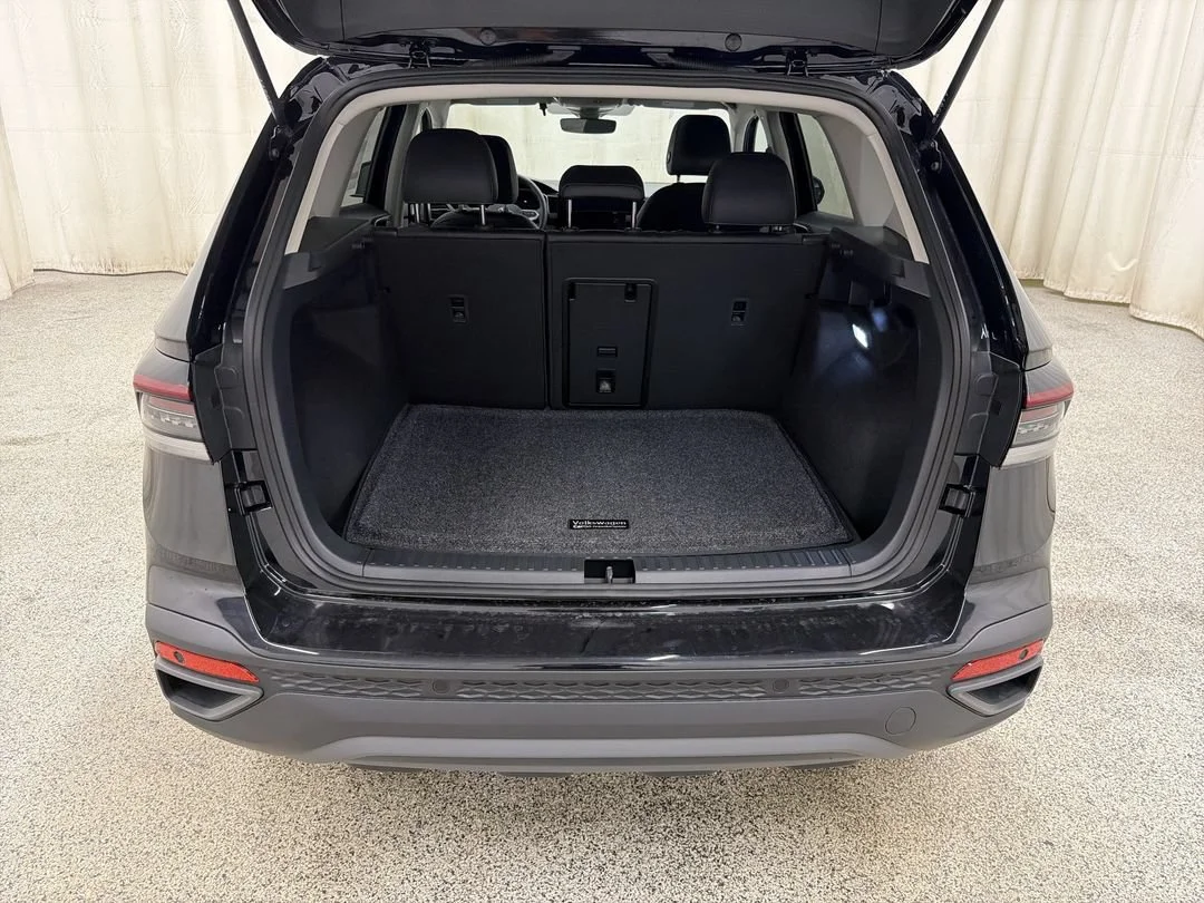 New 2026 Deep Black Pearl Volkswagen SE Black image 17