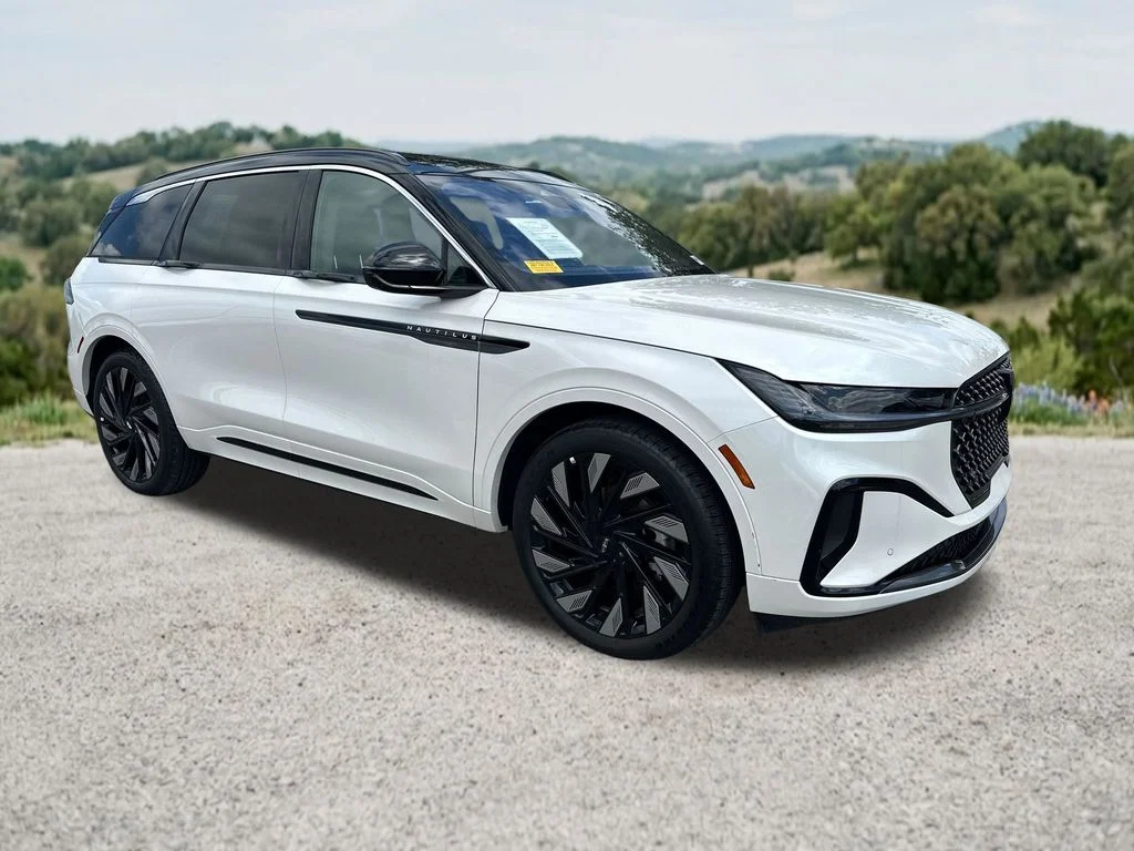 2025 Lincoln Nautilus Black Label AWD's photo