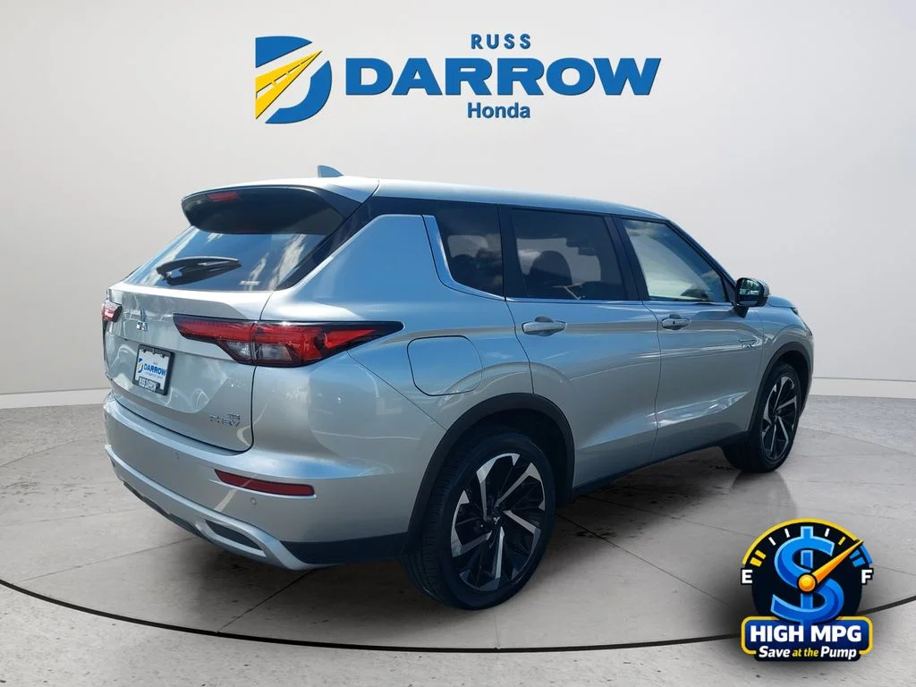 Used 2024 Silver Mitsubishi SE image 5